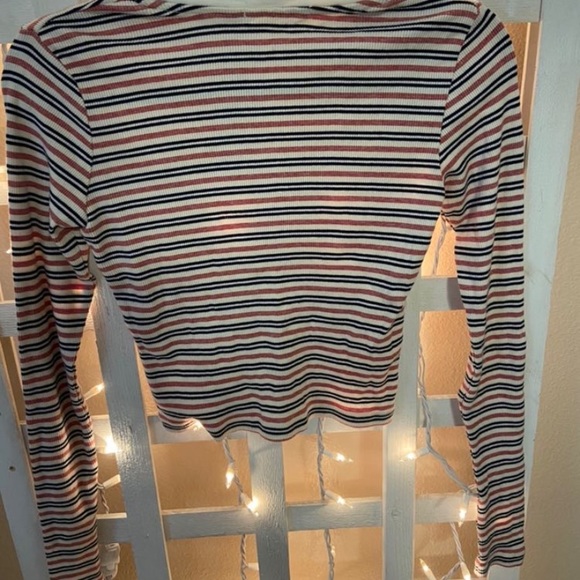 Brandy Melville long sleeve cropped shirt - Picture 2 of 5